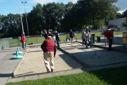 Mensen die jeu de boules spelen