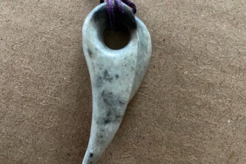 Foto bij Amulet/ Talisman speksteen